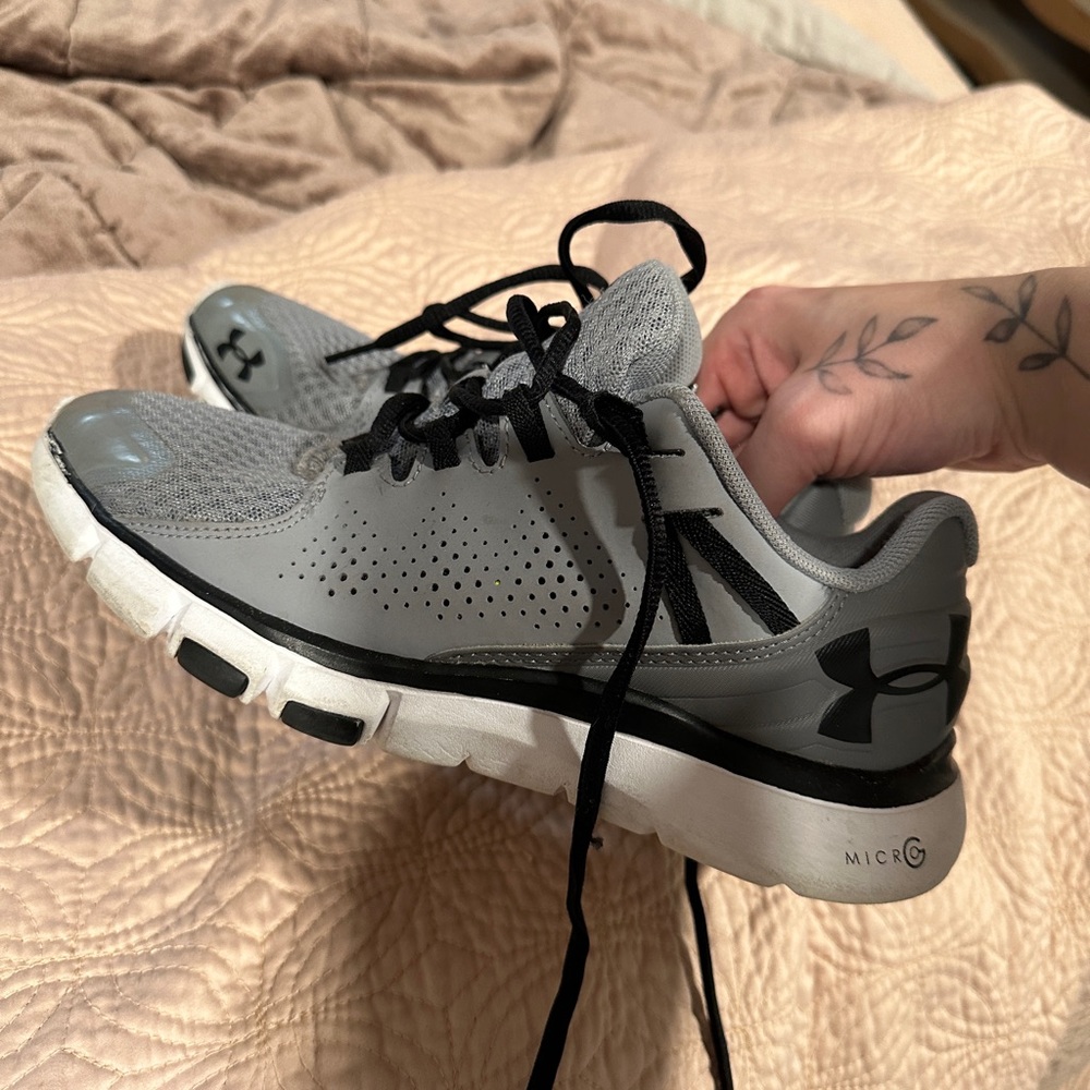 Under Armour shoes women 7.5